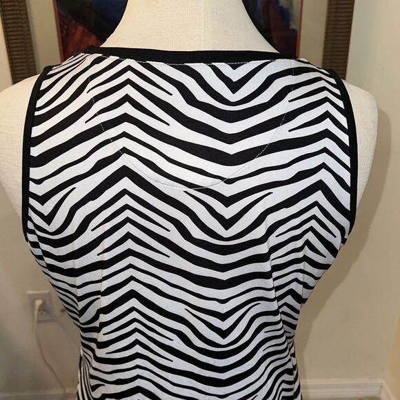 Bolle Black/White Zebra Print Sleeveless Active Top Size Medium - Picture 8 of 12